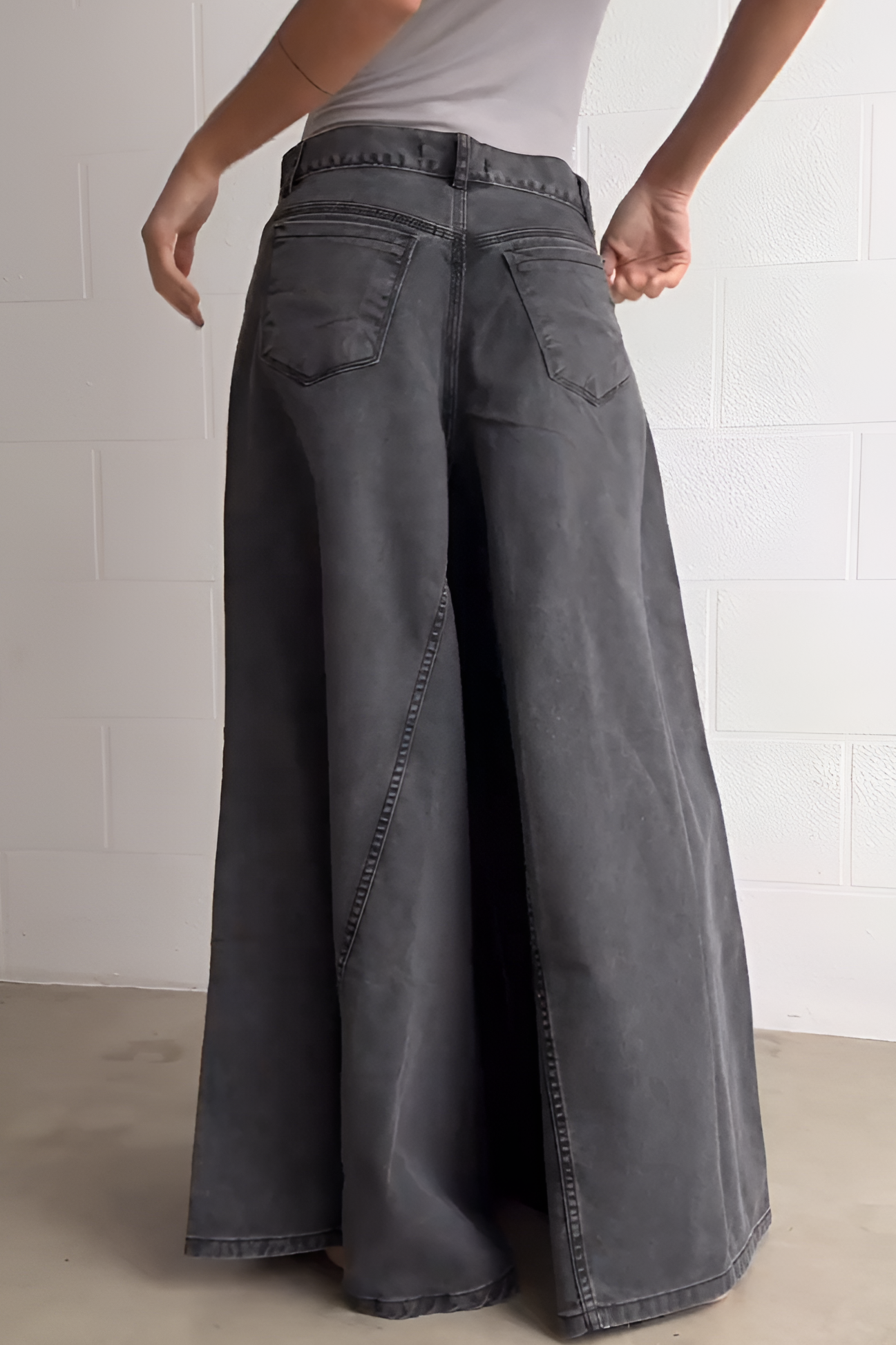 Vintage high waisted wide leg jeans