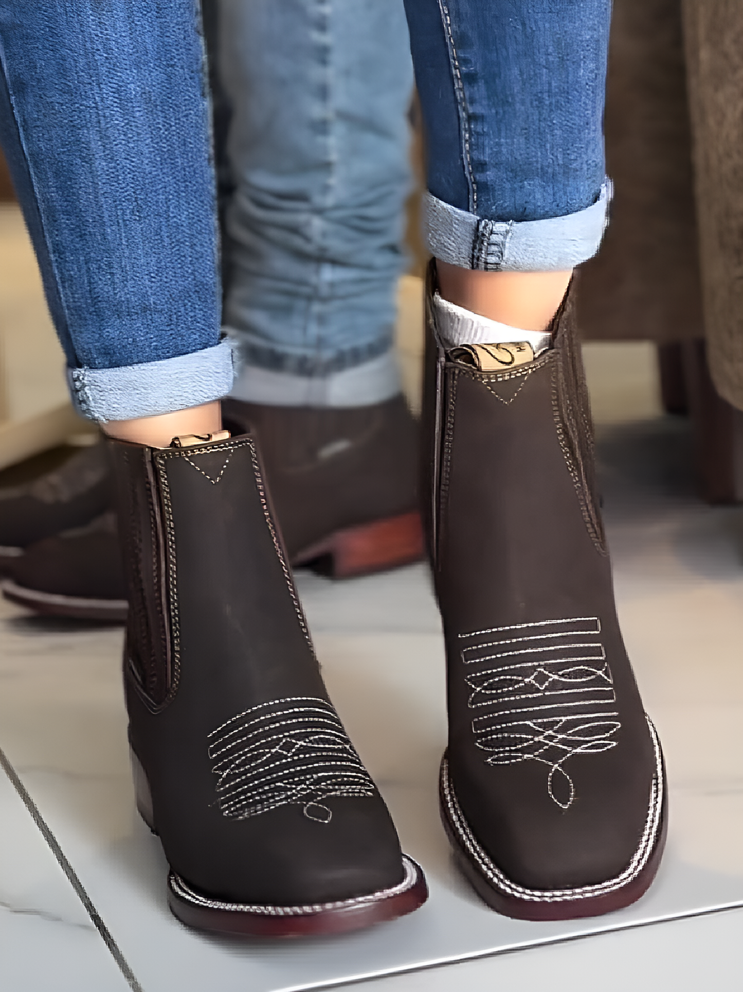 Autumn and winter embroidered Chelsea boots