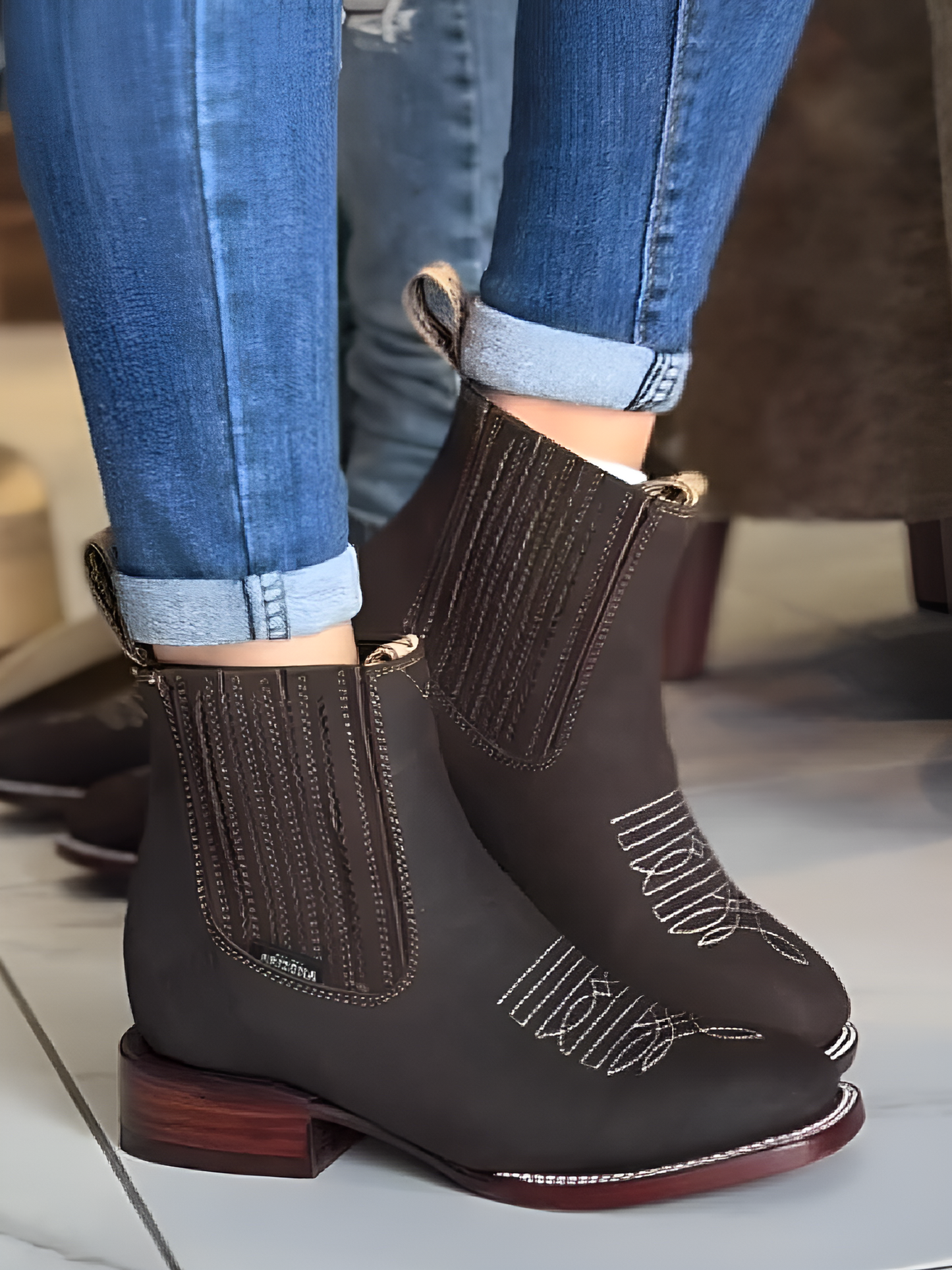 Autumn and winter embroidered Chelsea boots