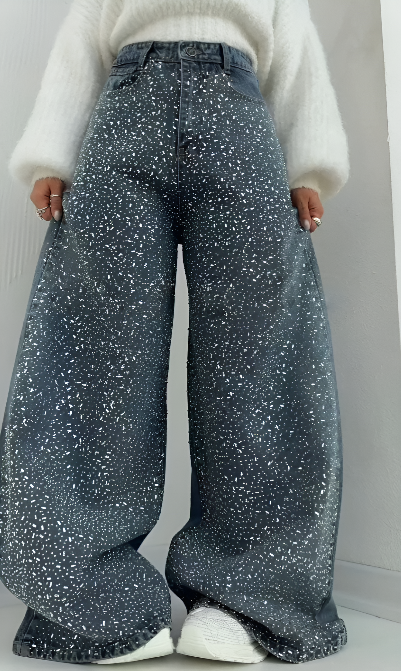 High-waisted wide-leg jeans with diamonds