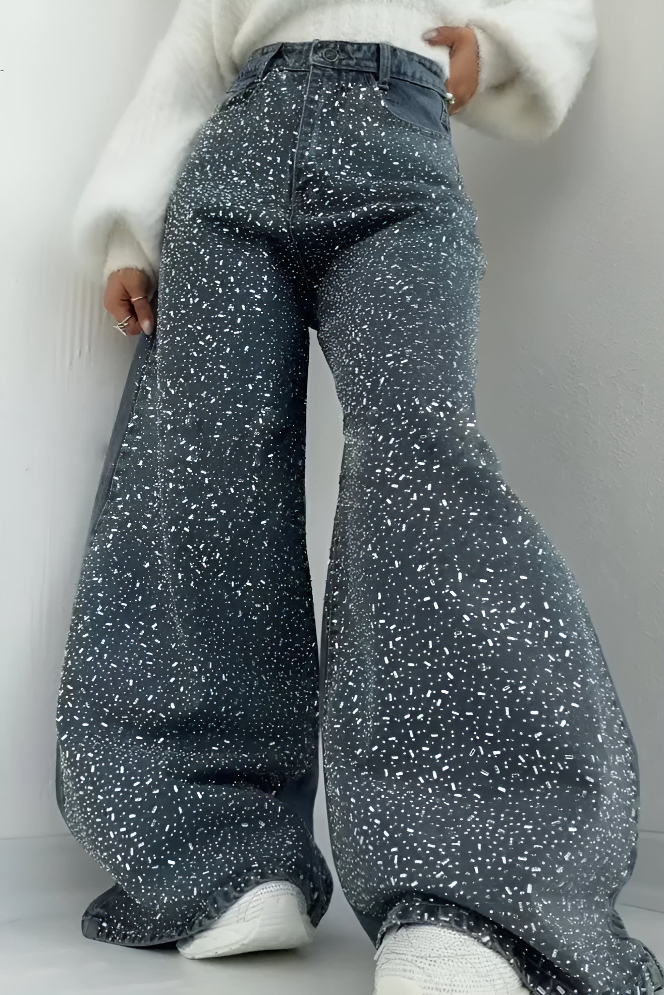 High-waisted wide-leg jeans with diamonds