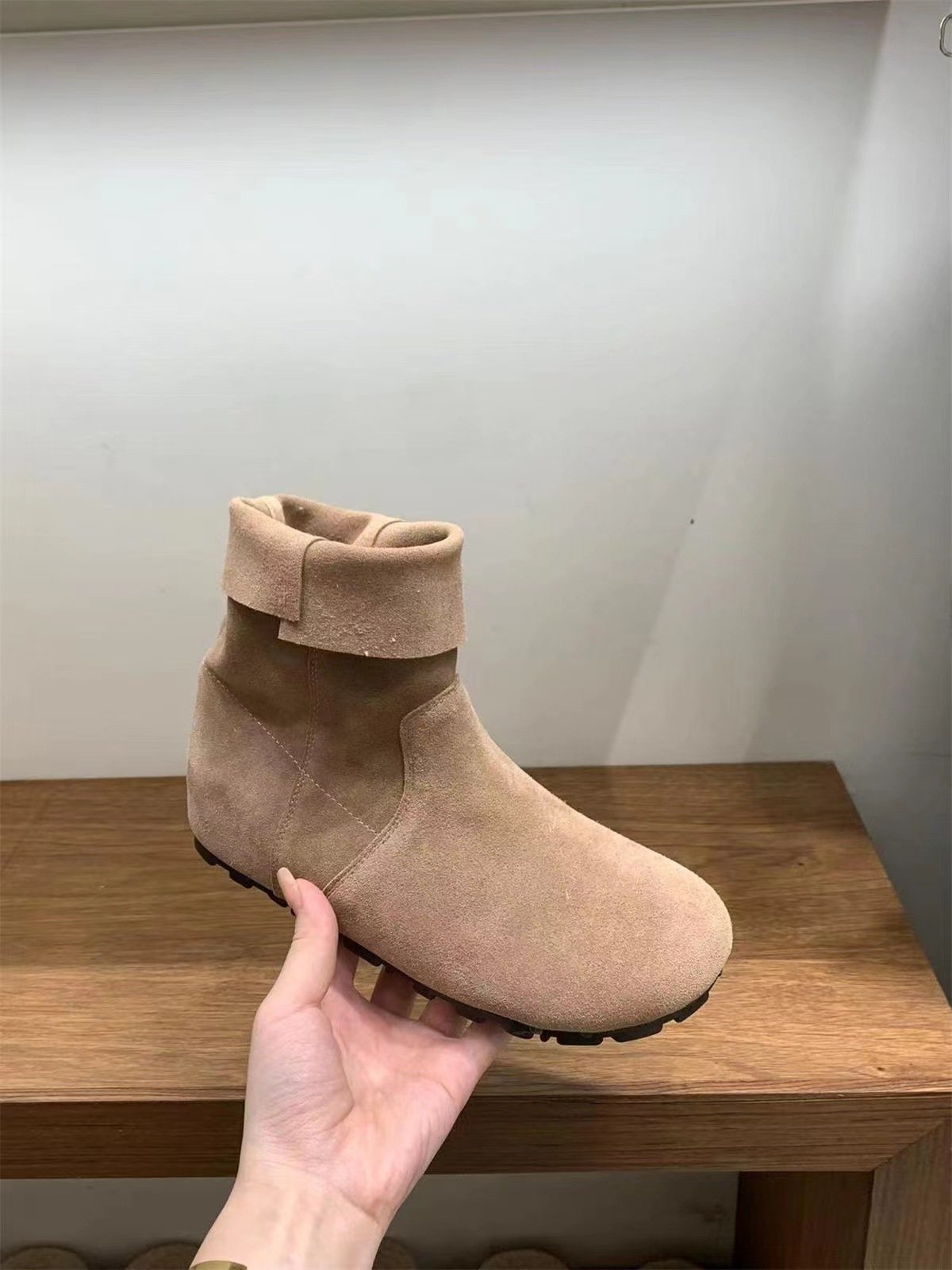 Flat retro martin boots