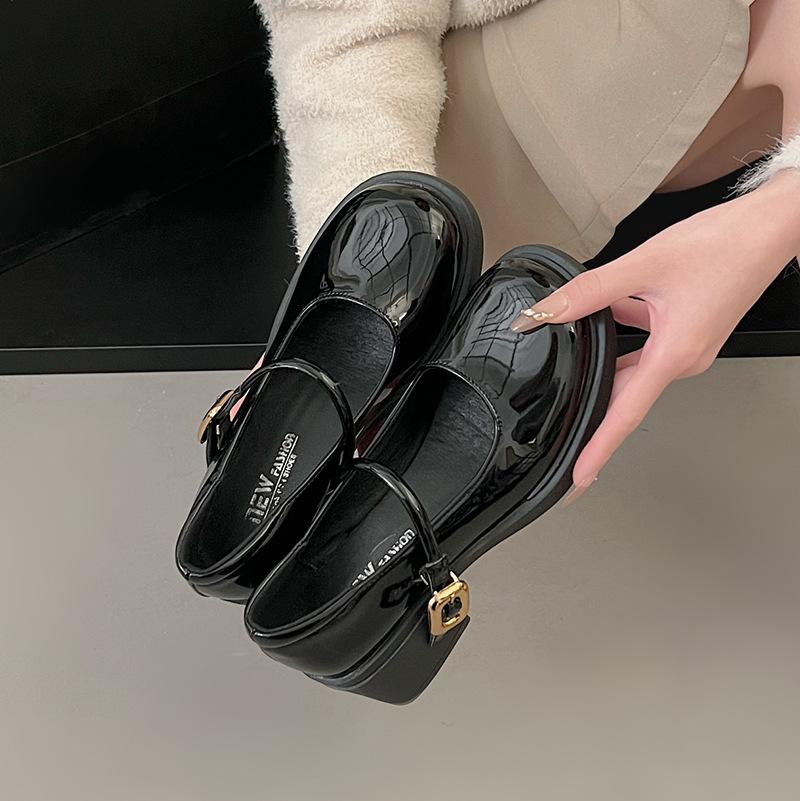 Casual black round toe thick heel leather shoes