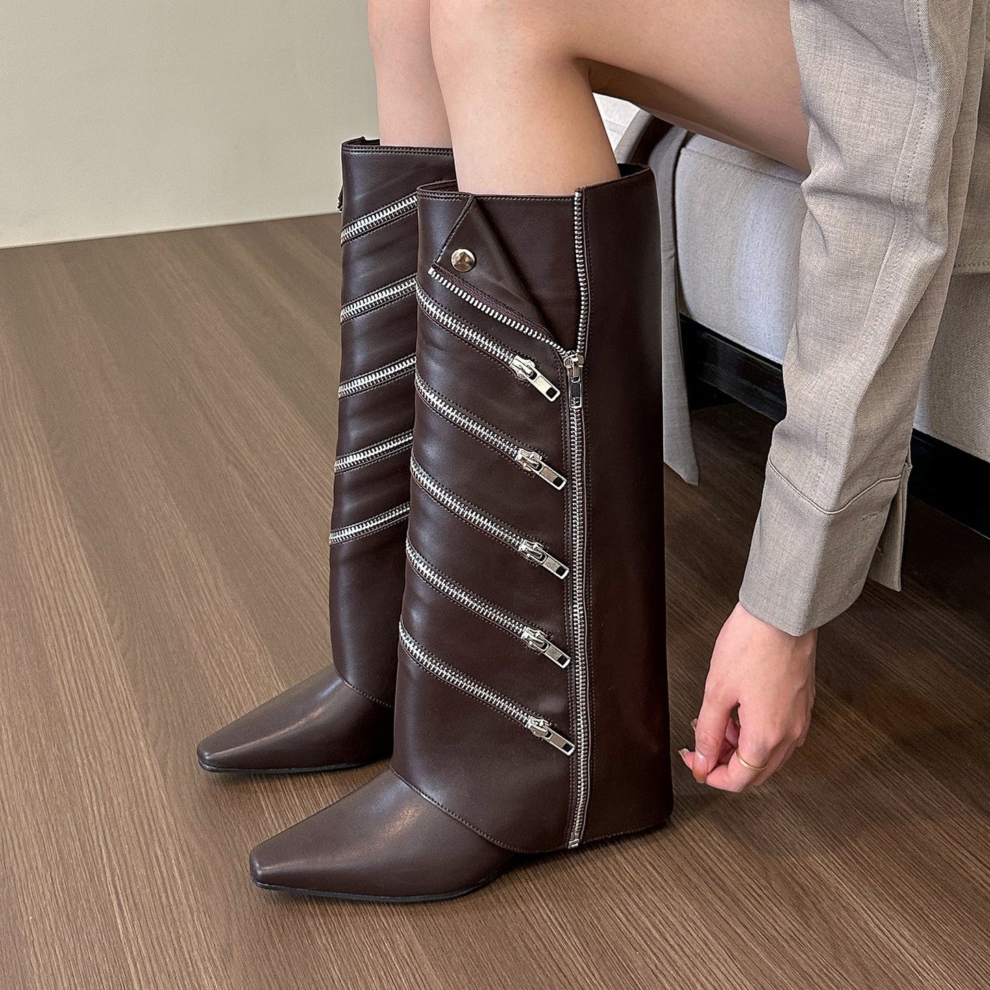 Retro zipper leg boots