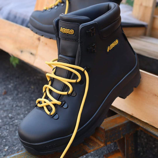 Comfortable and wear-resistant snow leather boots