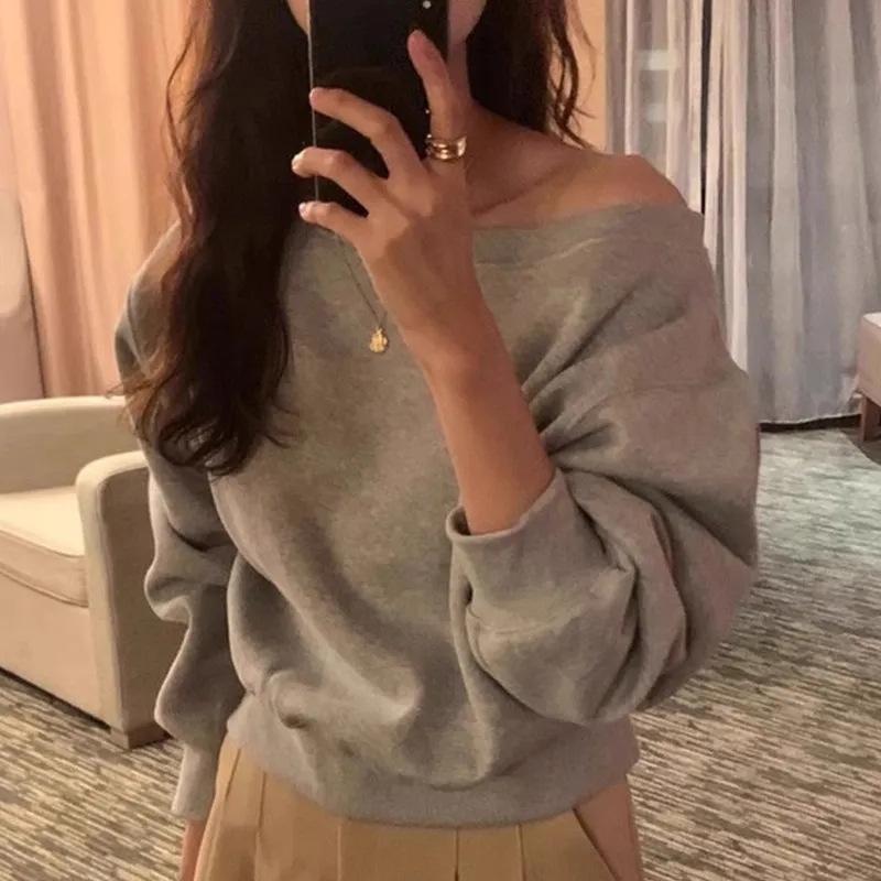 One-shoulder off-shoulder loose long-sleeved sweatshirt