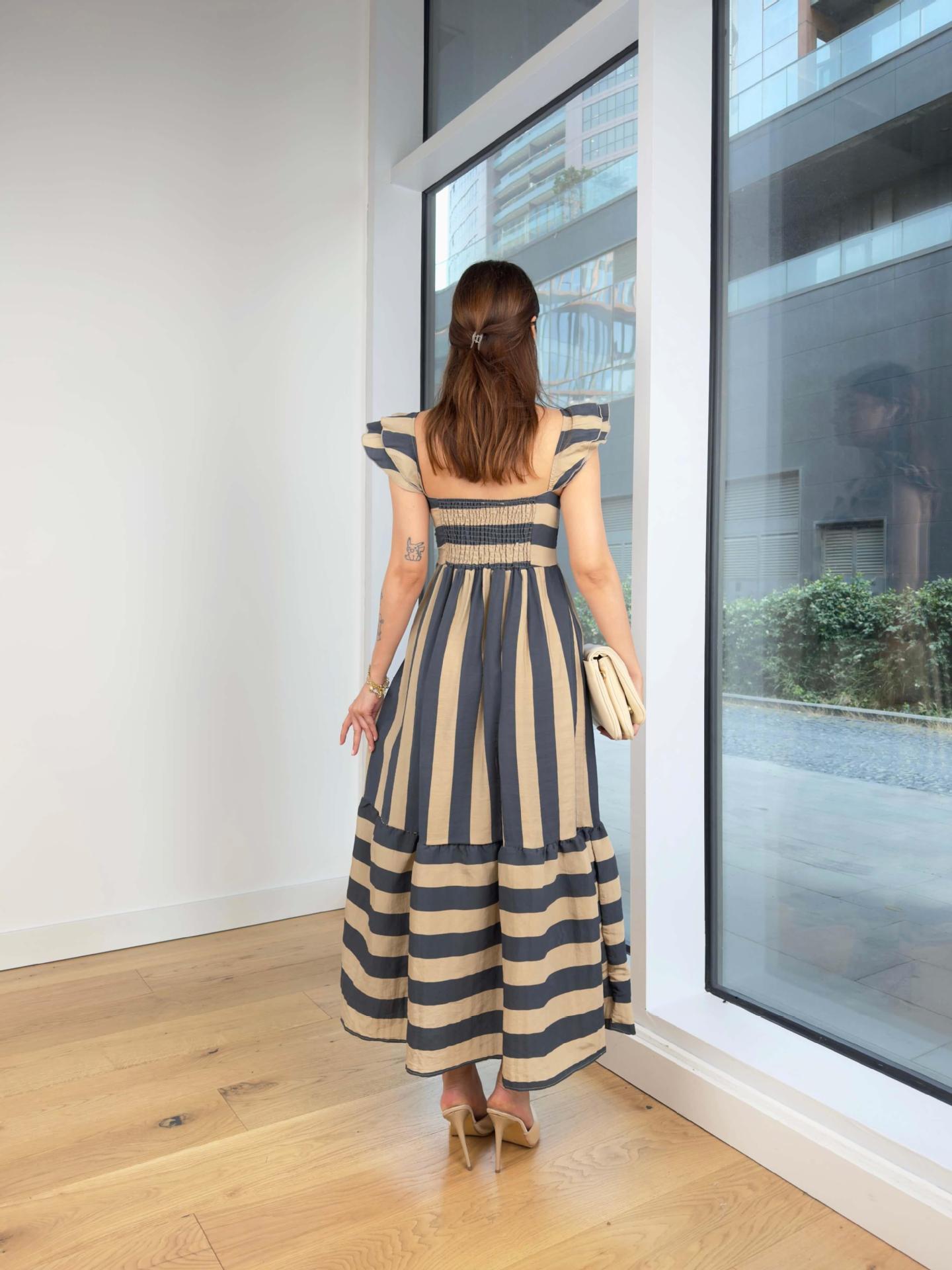 One-line collar striped suspender dress