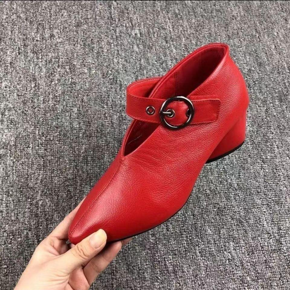 Retro fashion pointed toe belt buckle solid color thick heels