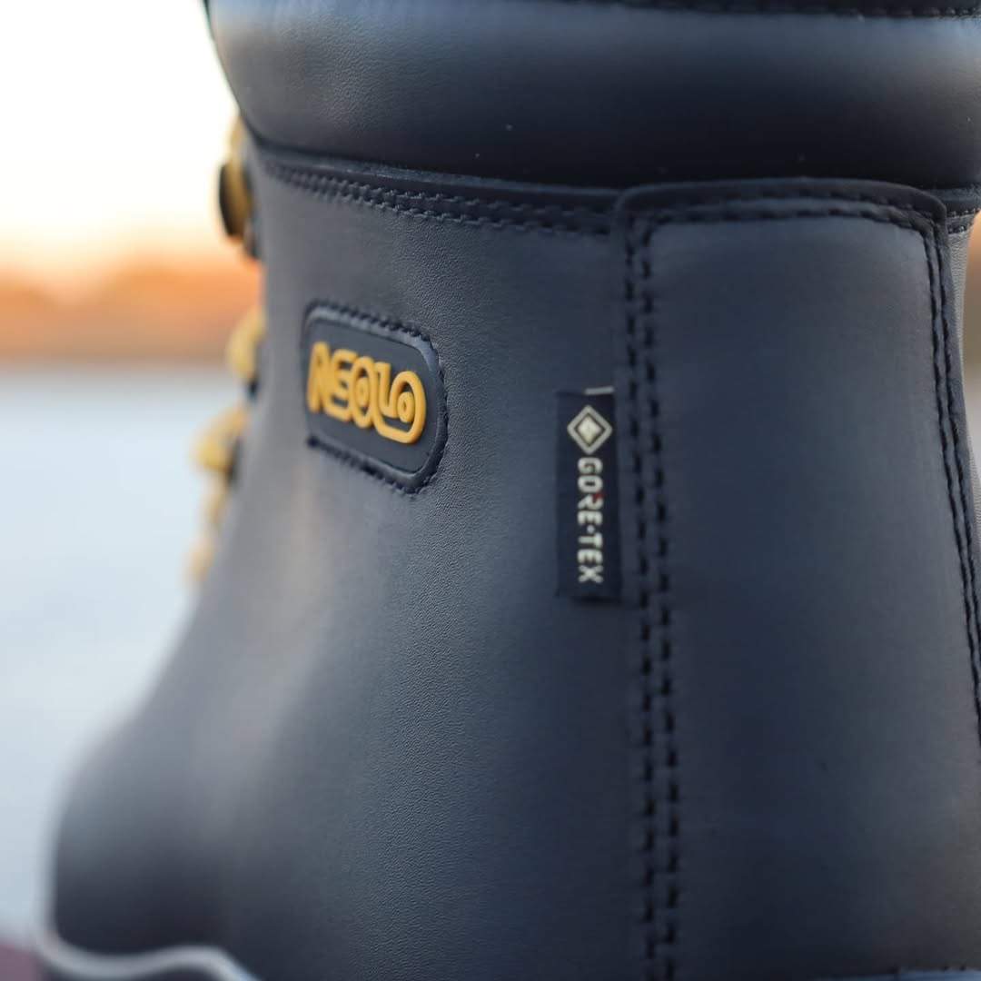 Comfortable and wear-resistant snow leather boots