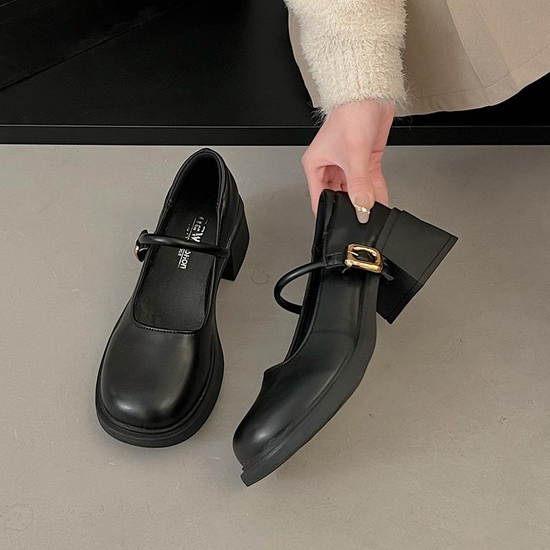 Casual black round toe thick heel leather shoes