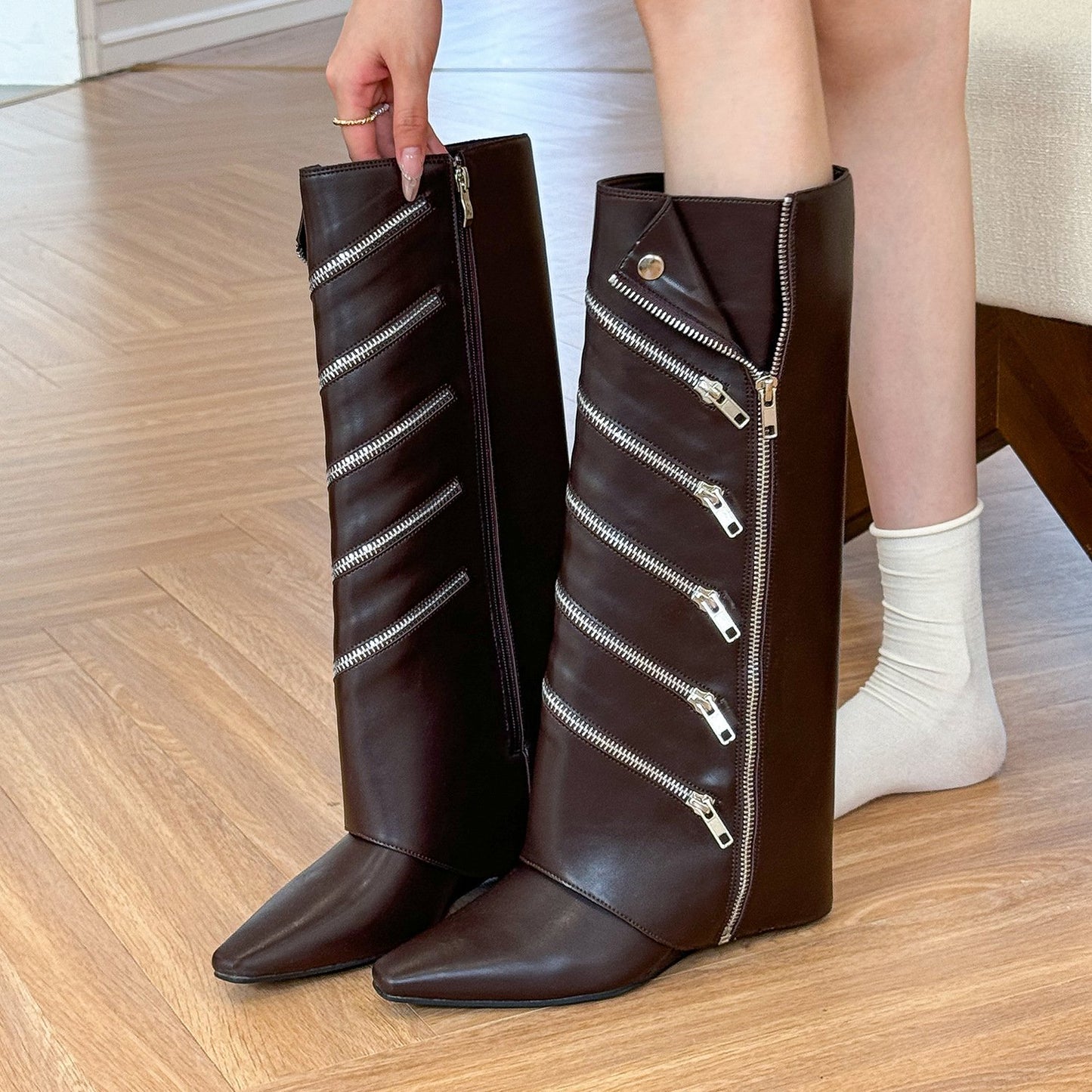 Retro zipper leg boots