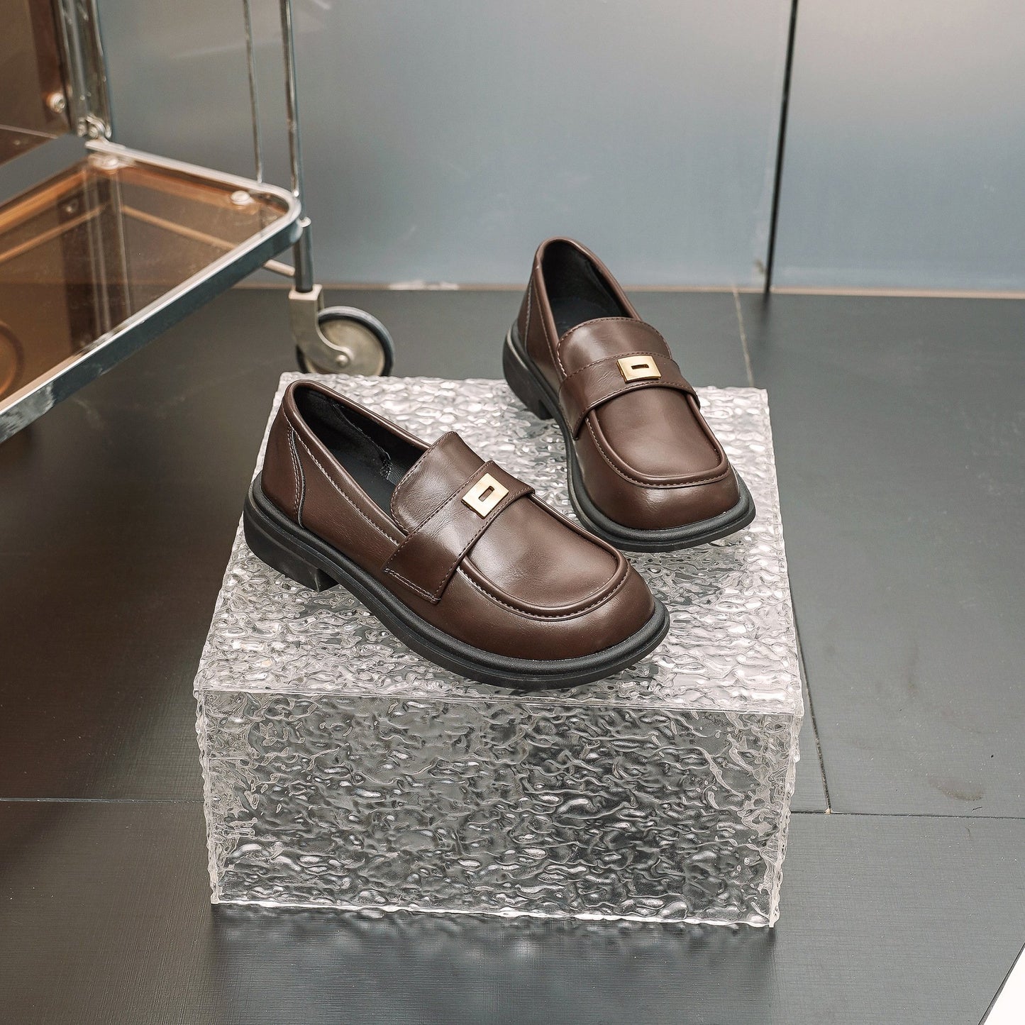 New autumn round toe buckle leather shoes