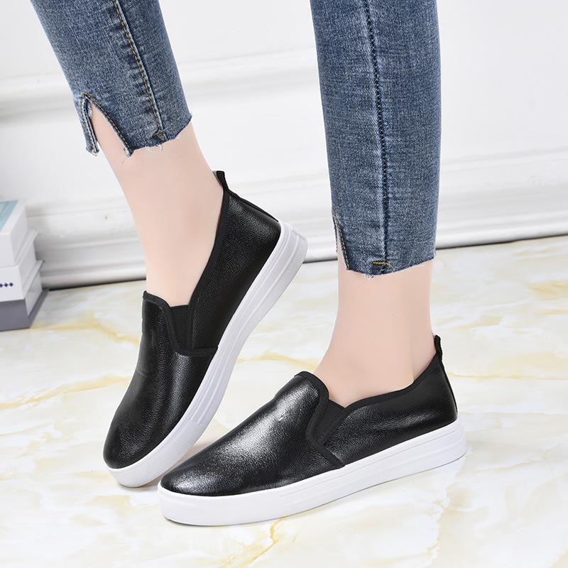 Flat non-slip slip-on comfort shoes