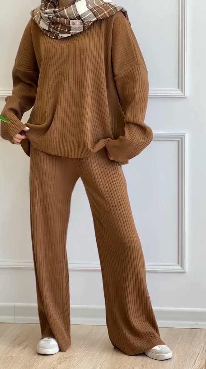 Solid color knitted casual suit