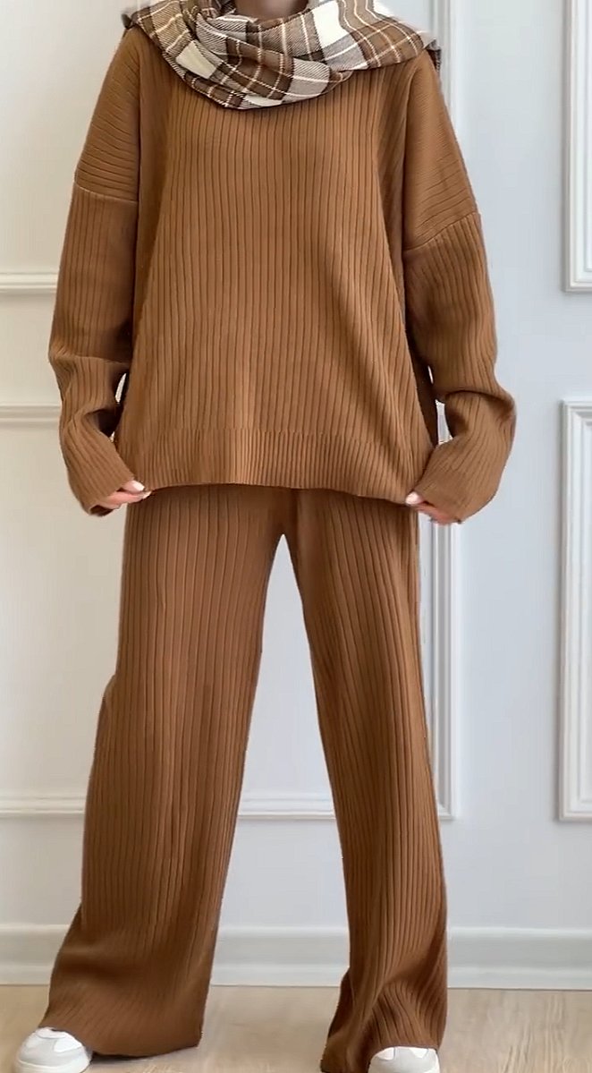 Solid color knitted casual suit