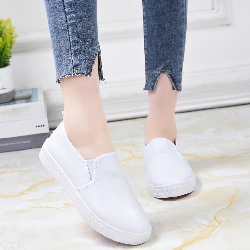 Flat non-slip slip-on comfort shoes