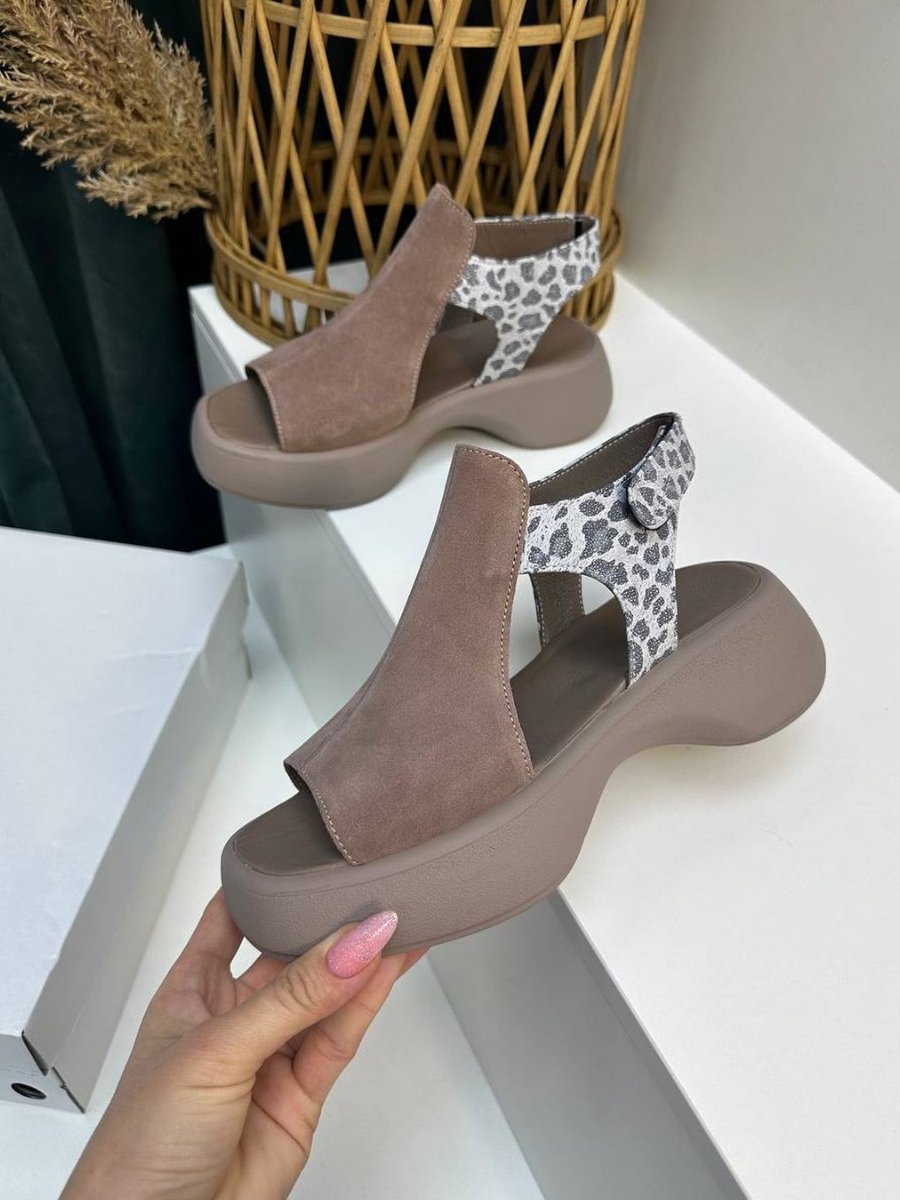 Soft leather platform sandals