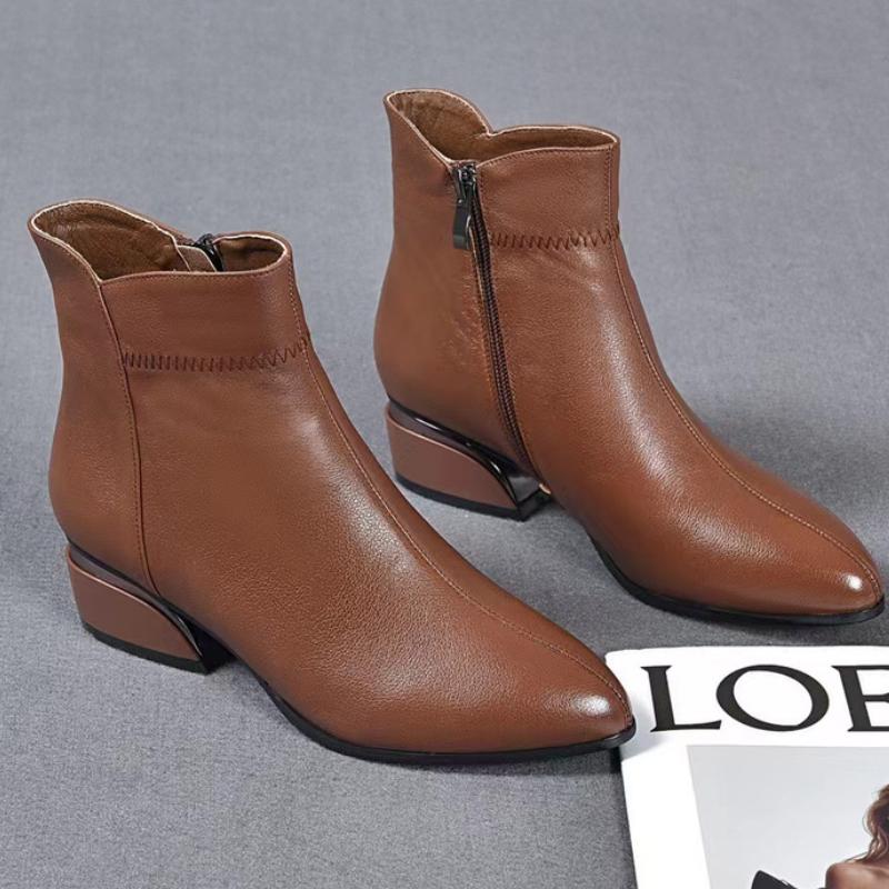 Pointed toe fashionable and non-grinding short boots