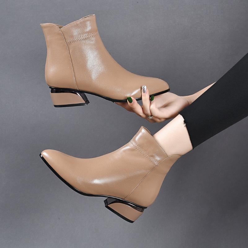 Pointed toe fashionable and non-grinding short boots